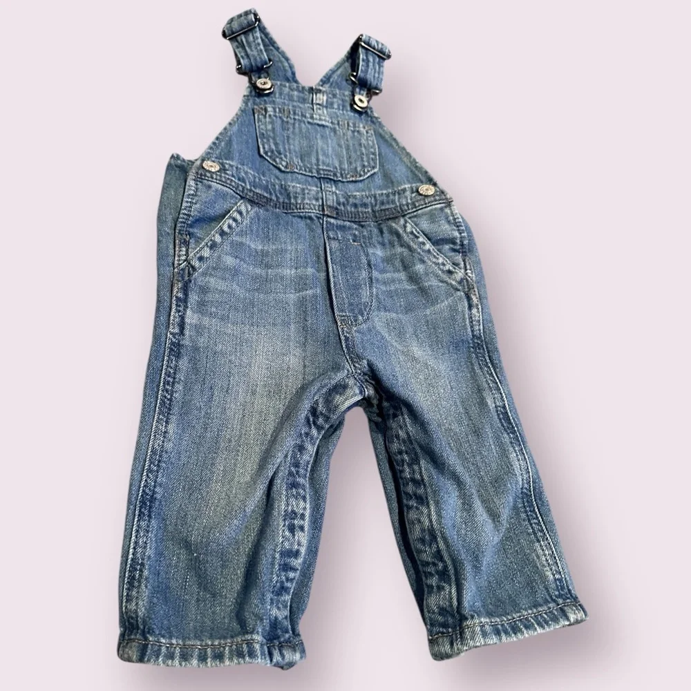 Baby GAP Medium Wash Blue Denim Overalls Size 6-12 Months